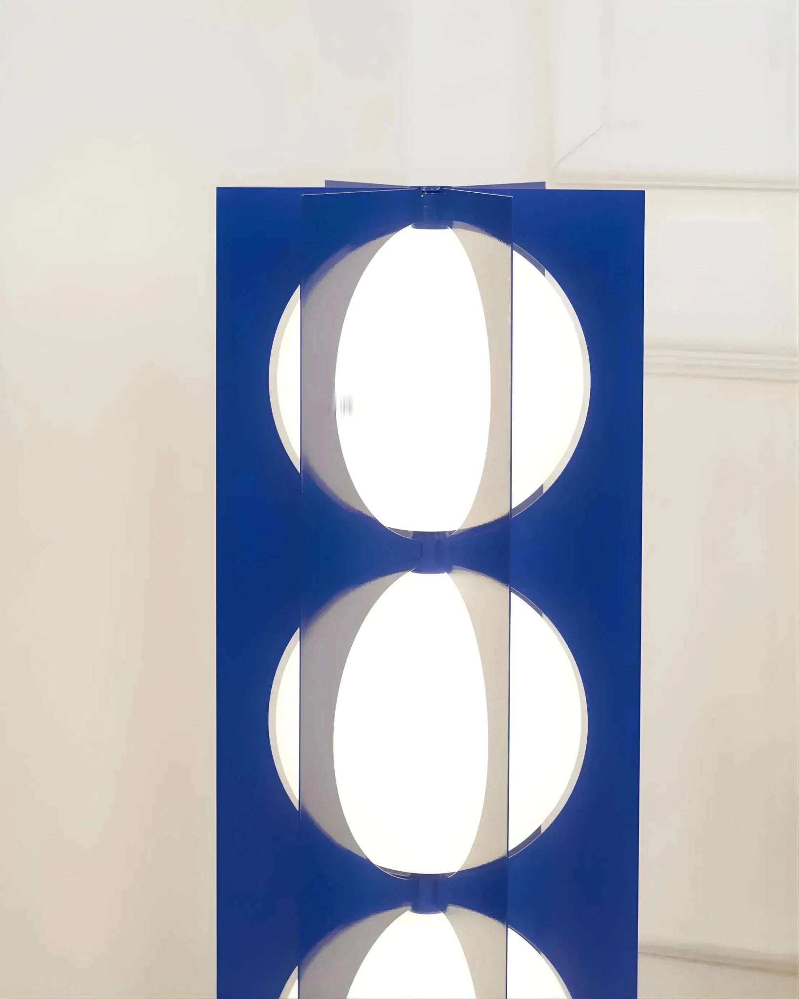 Verona three globe table lamp blue metal frame front view